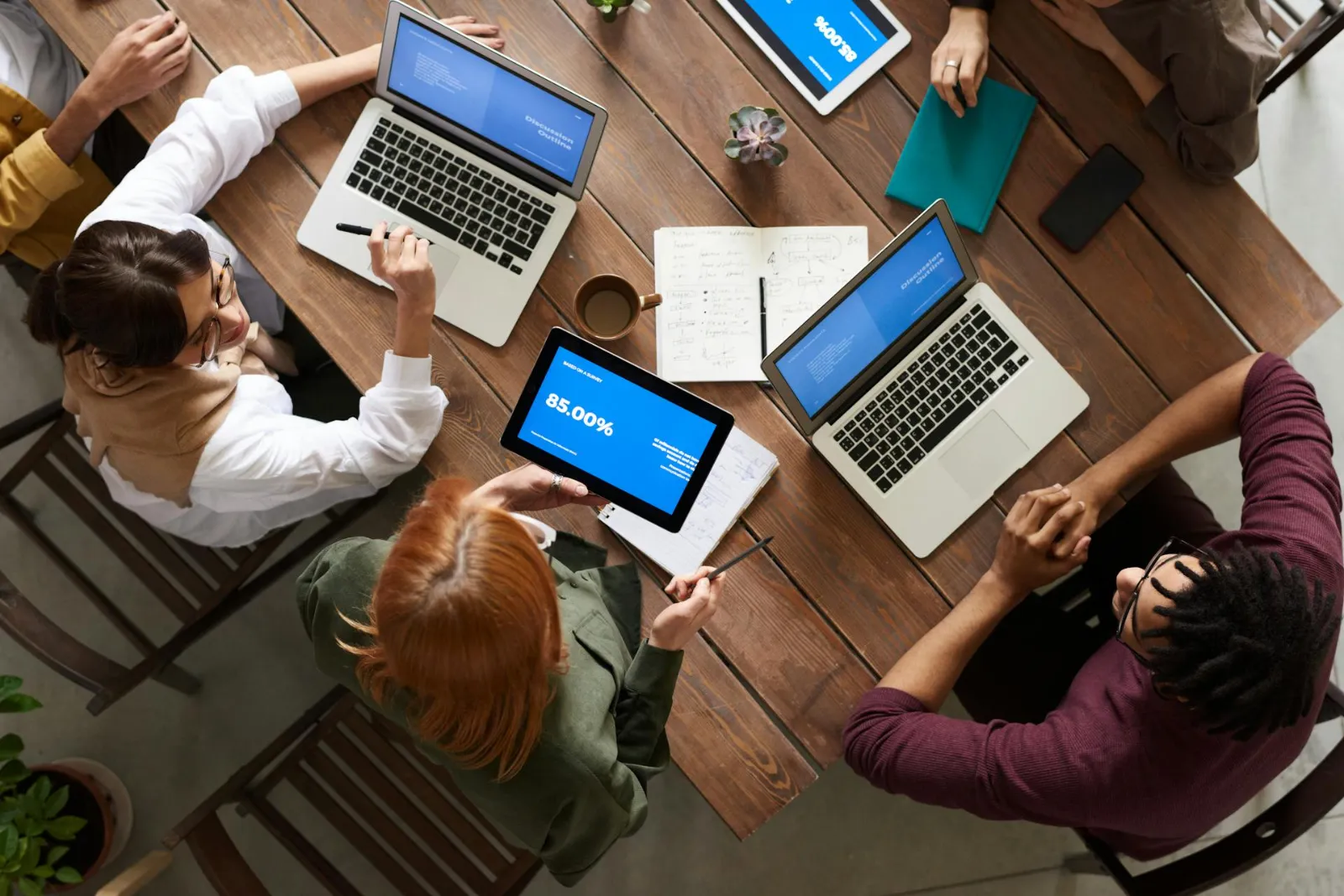 Team im Besprechungsraum – Veränderungskommunikation im Unternehmen
